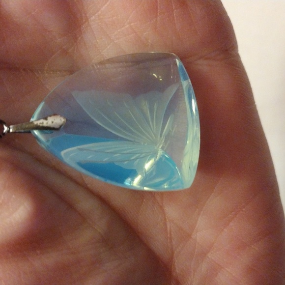 SOLD!! Vintage Hand Carved Butterfly Blue Topaz Pendant on Chain Necklace! - Picture 7 of 9